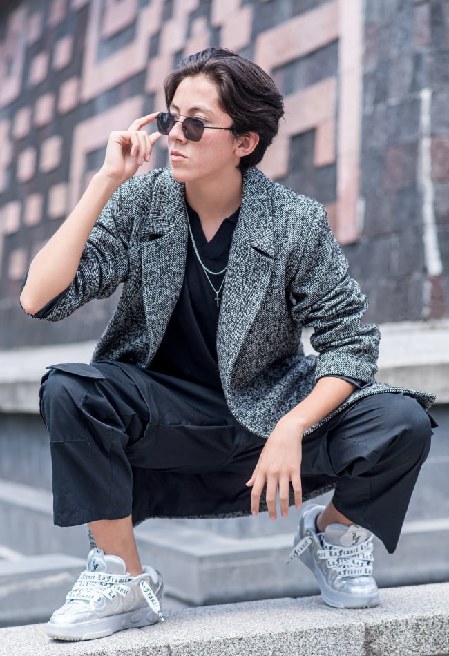 Abrigo de lana con solapa y botones al frente