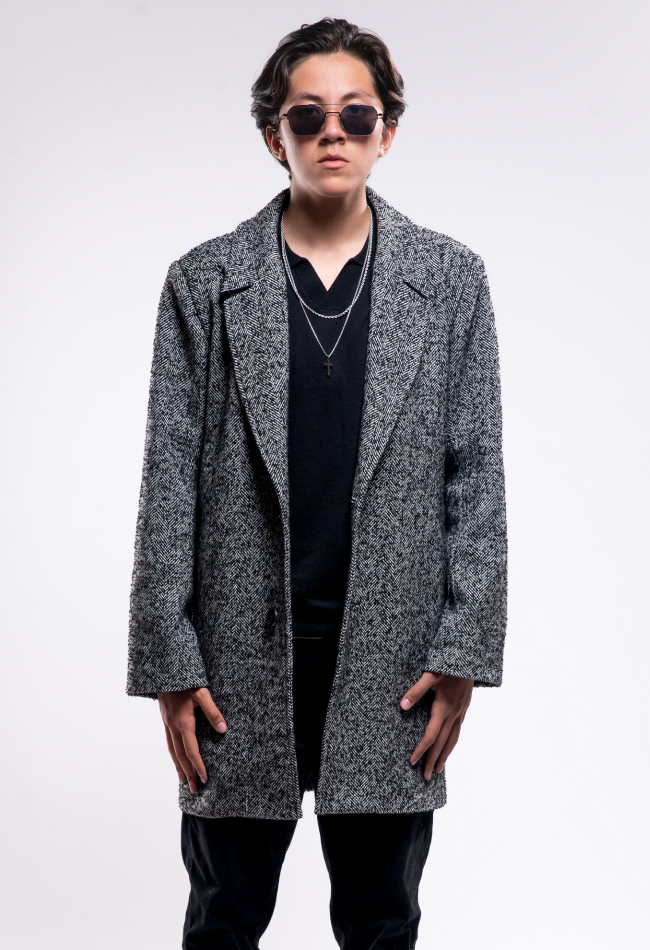 Abrigo de lana con solapa y botones al frente - Imagen 2